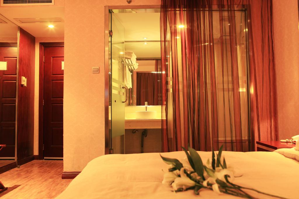 Manhattan Bund Business Hotel Шанхай Номер фото